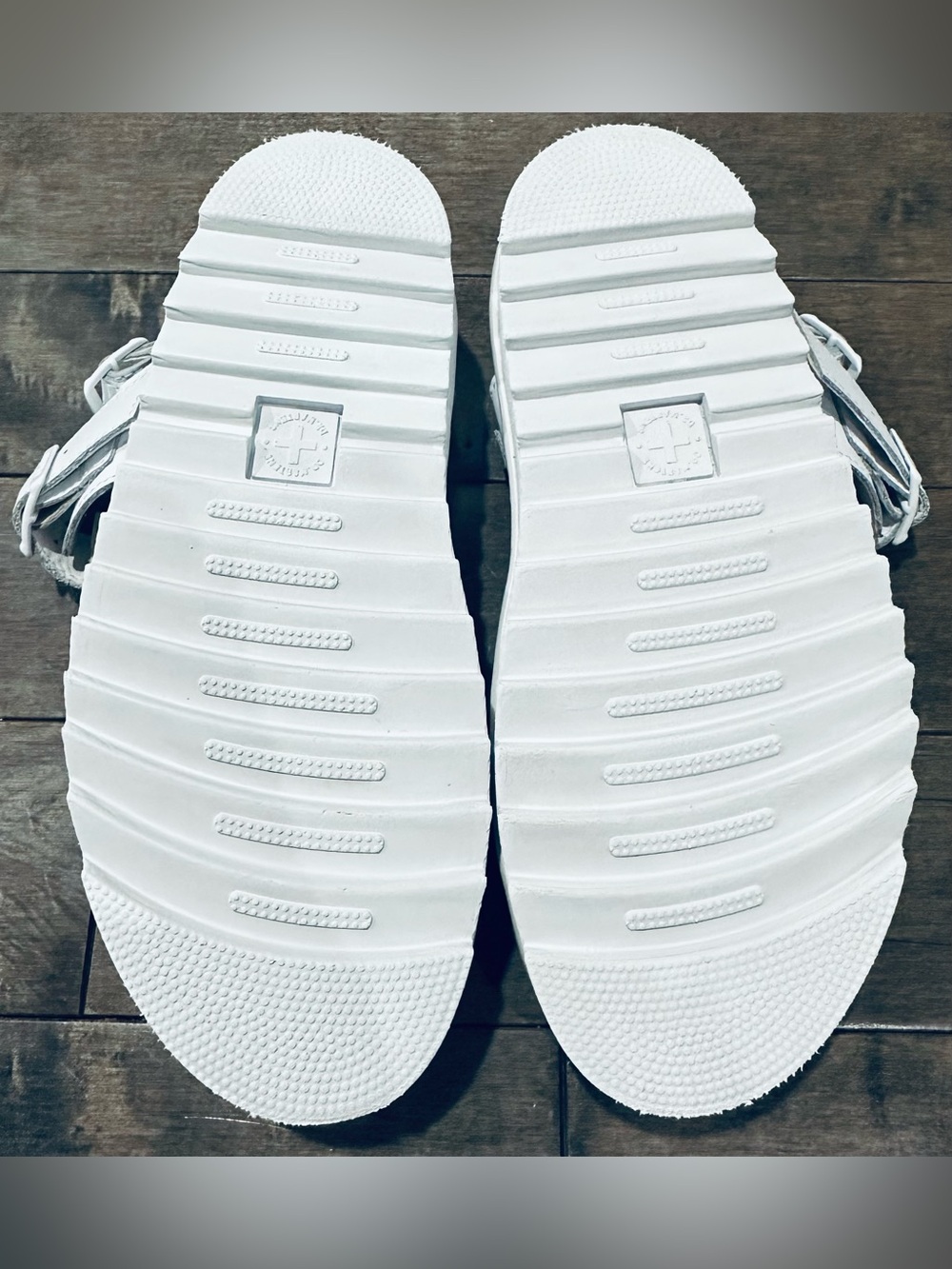 Dr. Martens Women’s Sz 7 White Voss II Hydro Leather Strap Sandals - Picture 11 of 14